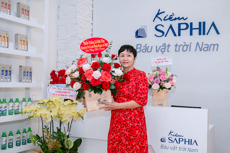 Nhiều cá nhân, tổ chức đã gửi hoa chúc mừng sự kiện khai trương của Kiềm Saphia