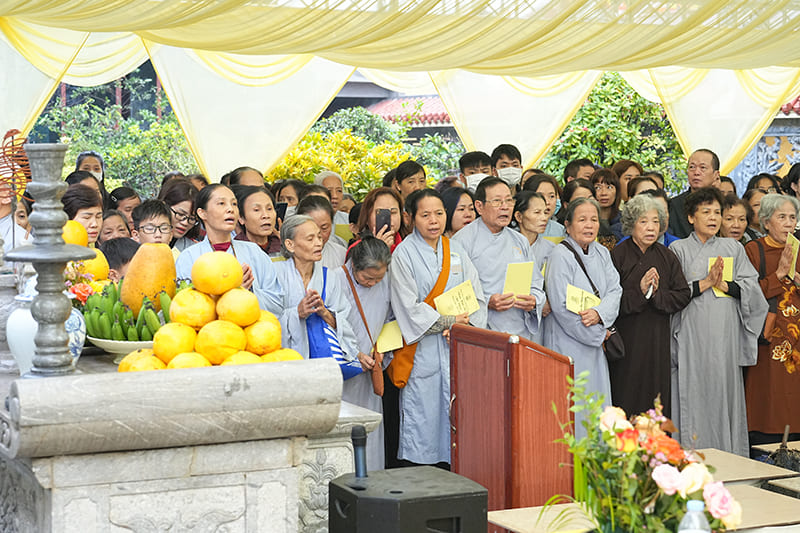 Hình ảnh đáng nhớ trong buổi lễ cầu an tại chùa Am Vàng