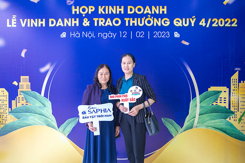 Kiềm Saphia long trọng tổ chức lễ vinh danh nhà phân phối xuất sắc quý IV/2022