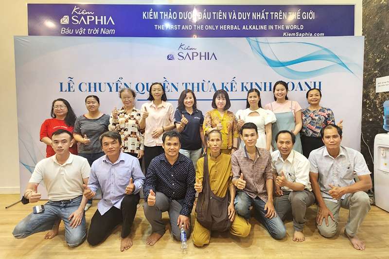 Kiềm Saphia tổ chức lễ chuyển quyền thừa kế cho nhà phân phối tại Sài Gòn