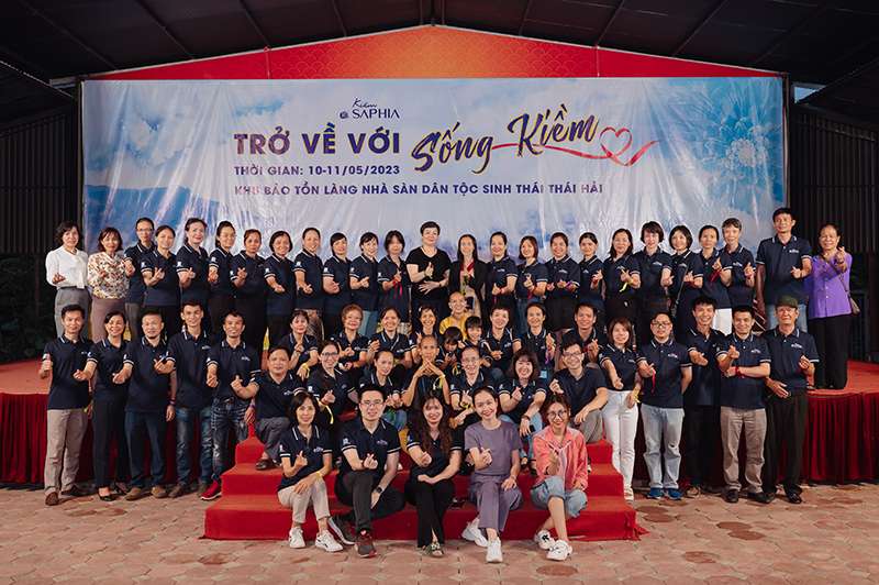 Trở về với Sống Kiềm cùng nhà phân phối Kiềm Saphia tại bản làng du lịch tốt nhất thế giới