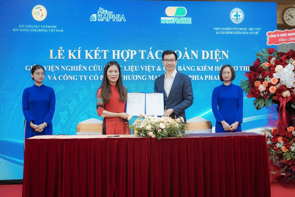 Lễ ký kết hợp tác giữa Kiềm Saphia Pharma và Viện Nghiên cứu Dược liệu Việt & Cân bằng Kiềm hoá cơ thể