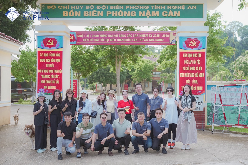 Kiềm Thảo dược Saphia đồng hành cùng chương trình: "Hành trình yêu thương, chia sẻ biên cương"