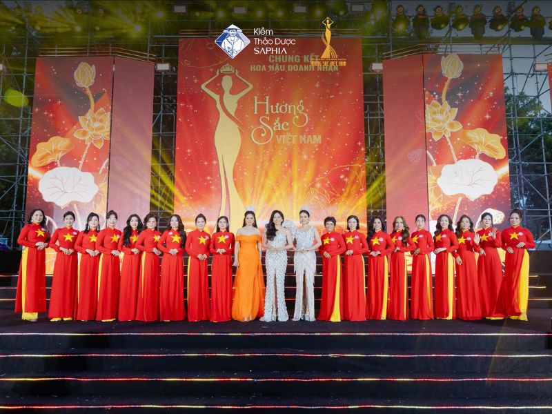 Top 20 Hoa hậu Doanh nhân Hương sắc Việt Nam 2025 thướt tha trong tà áo dài