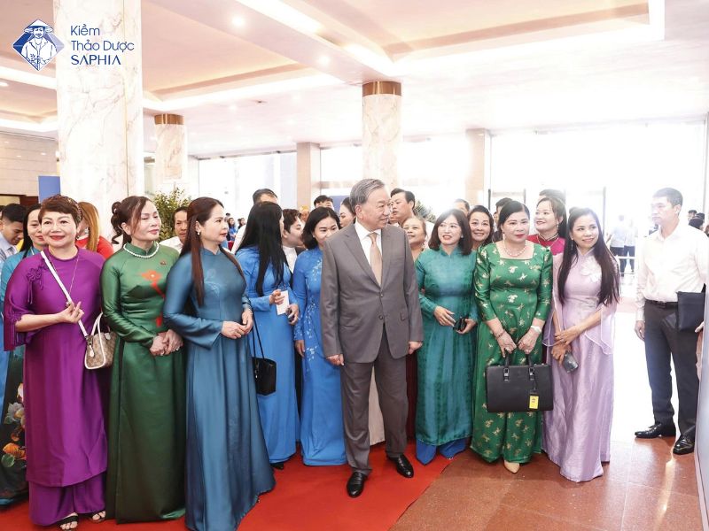 Nha Khoa Hoc Nguyen Phuong Dung Dai Dien Kiem Thao Duoc Saphia Tu Hao Gop Mat Trong Su Kien 95 Nam Hoi Lhpn Viet Nam 3