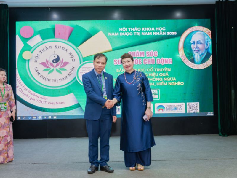 Nha Khoa Hoc Phuong Dung Tham Gia Su Kien Nam Duoc Tri Nam Nhan 4