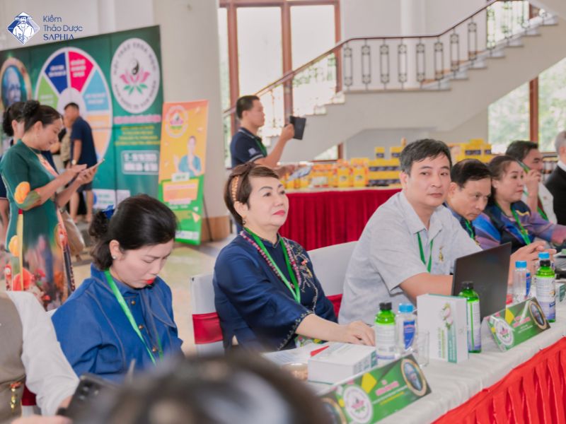 Nha Khoa Hoc Phuong Dung Tham Gia Su Kien Nam Duoc Tri Nam Nhan 5