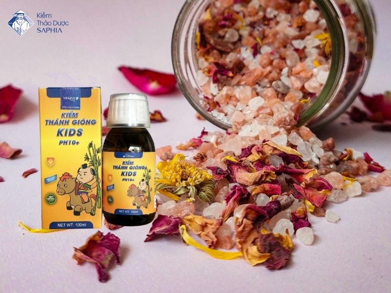 Nước kiềm pha sữa được không? Hướng dẫn an toàn cho bé