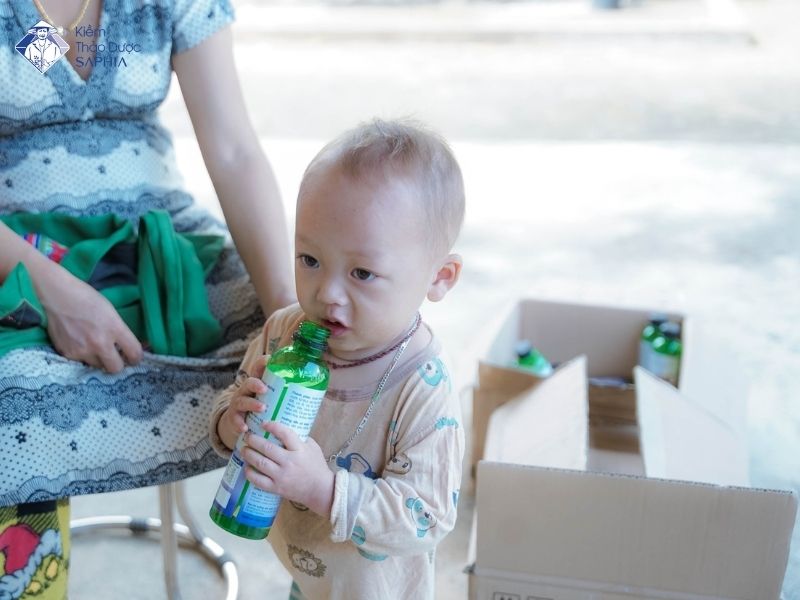 Tre Em Co Nen Uong Nuoc Kiem 3