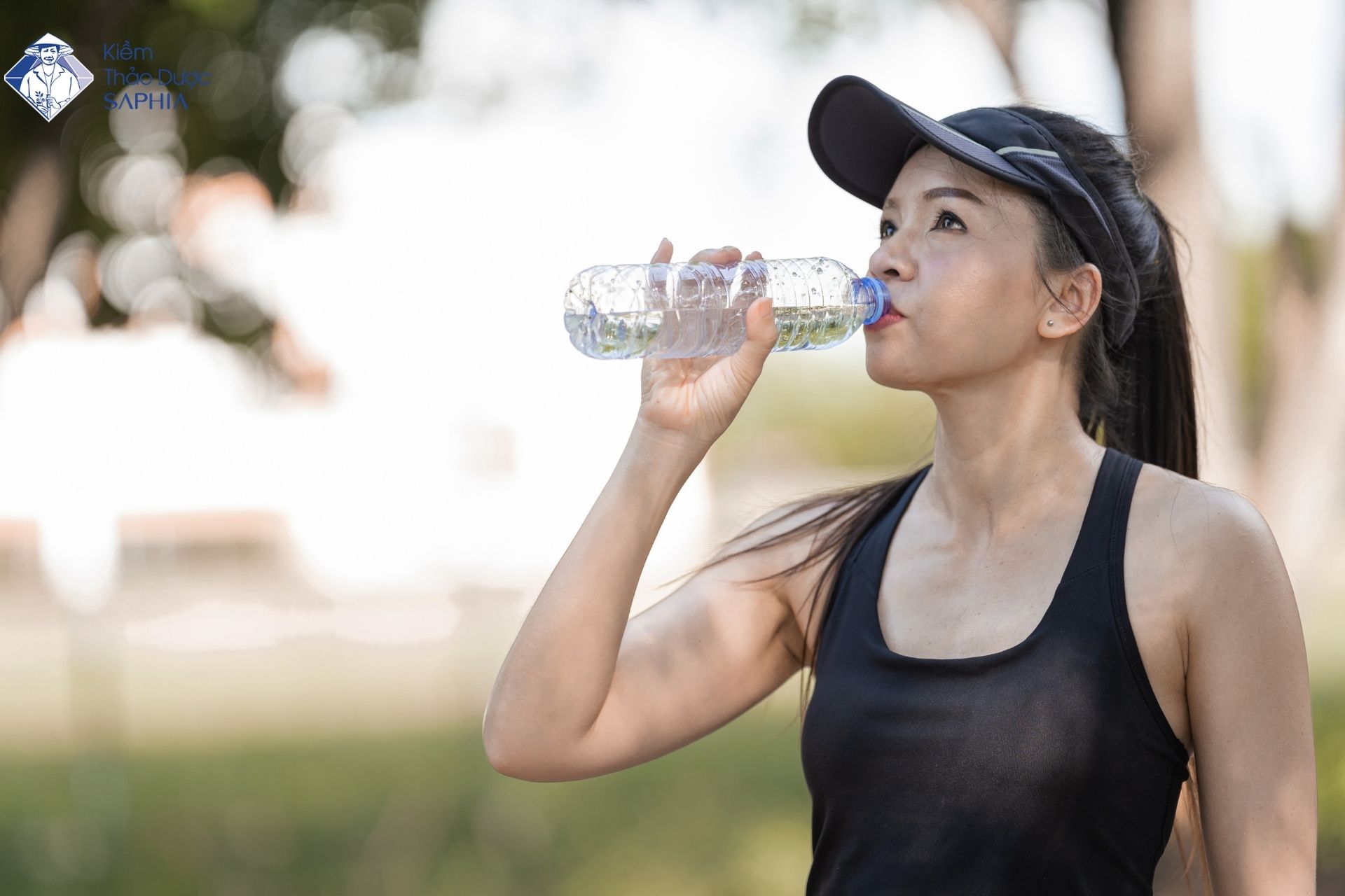 Chạy bộ nên uống nước kiềm không? Giải đáp cho người vận động