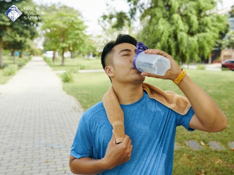 Nen Uong Nuoc Gi Khi Chay Bo 1